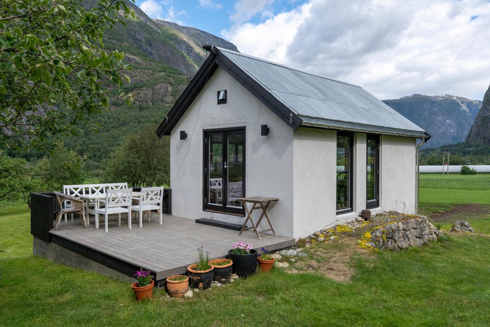 Jordeplegarden Holiday Home - Part Of A Farm - Two Buildings - Close To Flam Lærdalsøyri المظهر الخارجي الصورة