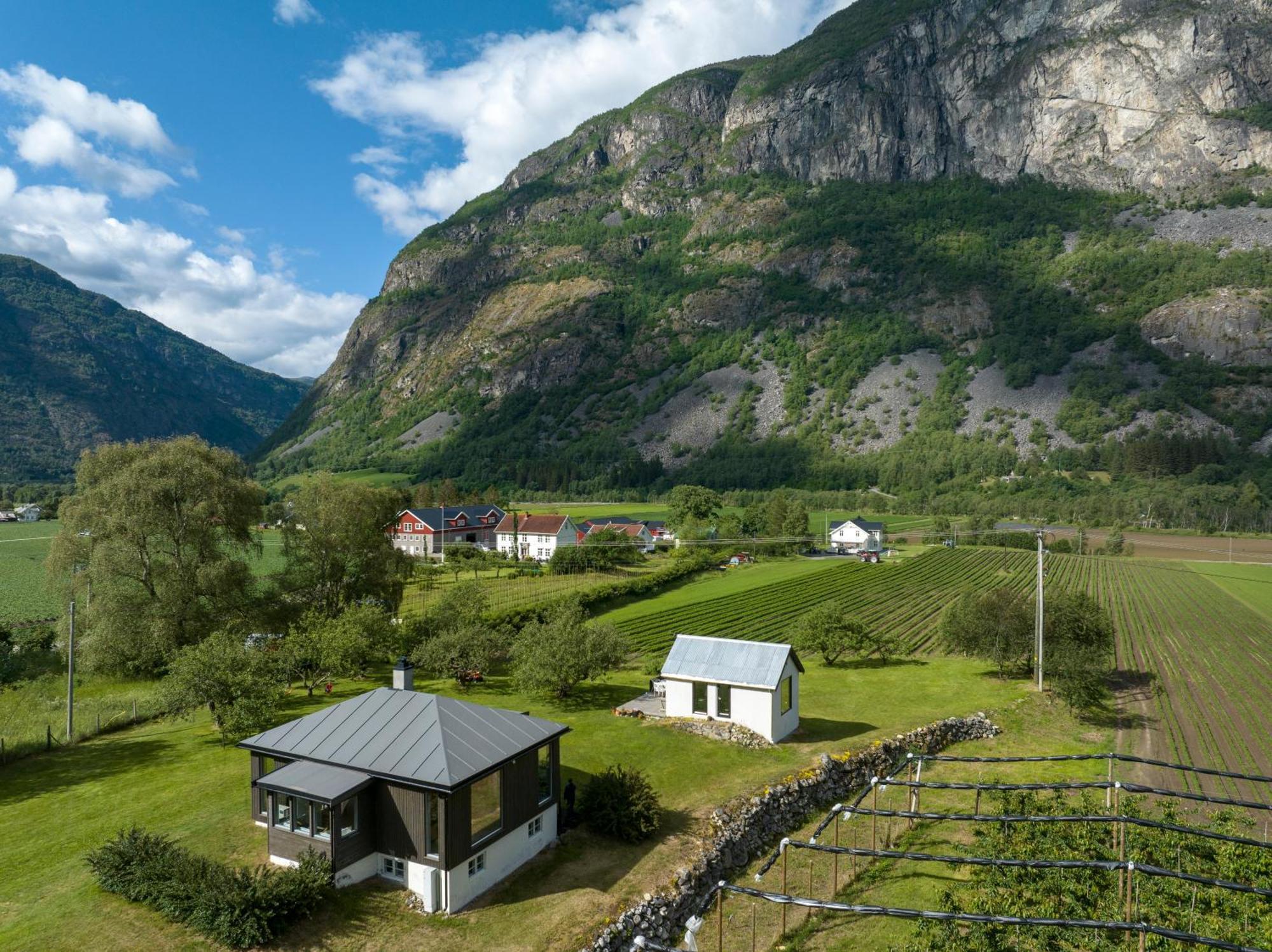 Jordeplegarden Holiday Home - Part Of A Farm - Two Buildings - Close To Flam Lærdalsøyri المظهر الخارجي الصورة